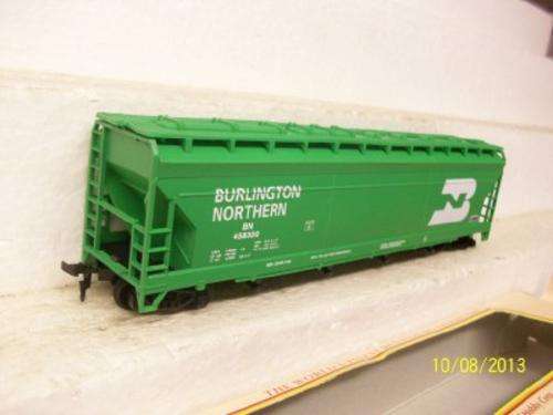 IHC HO BN COVERED HOPPER LOT 44