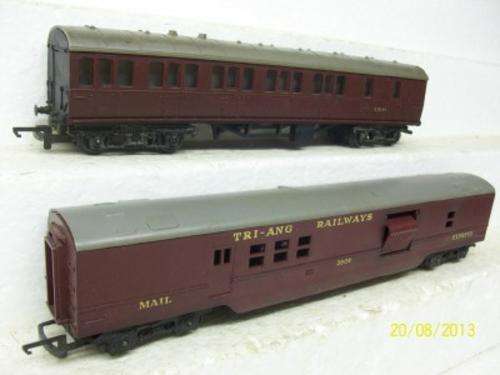 OO TRI-ANG X2 COACHES LOT 122