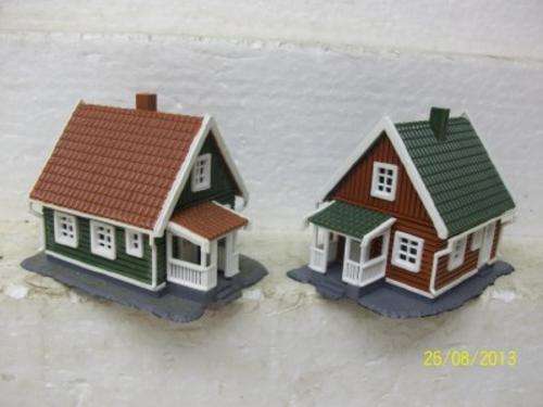 N SCALE HOUSES X2 LOT 199