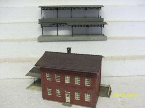 HO POLA STATION BUILDING AND PLATFORMS LOT 177