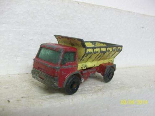 LESNEY GRIT SPREADING TRUCK - LOT 408
