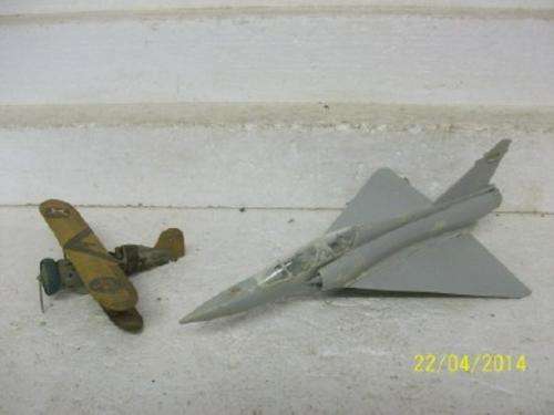 x2 SMALL MILITARY PLANES      LOT 468