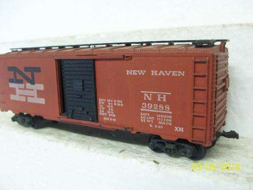 HO GAUGE ATHEARN BOX CAR   LOT 596A