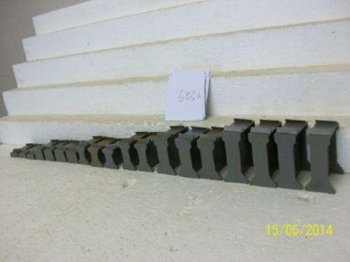 00 TRI-ANG BRIDGE SUPPORTS X19 LOT 683A