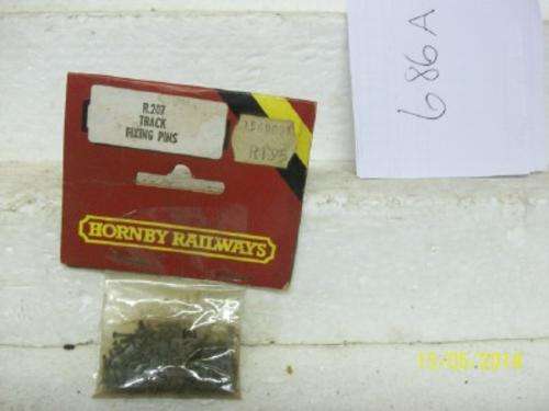 00/HO TRACK FIXING PINS R207 LOT 686A