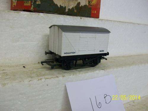 OO HORNBY INSULFISH BOXCAR  - LOT 16B