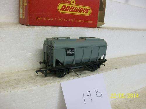 OO TRI-ANG 20T AUTO GRAIN WAGON  - LOT 19B