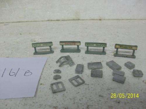 HO/OO METAL SIGNS & EQUIPMENT  - LOT 161 B