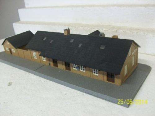 HO LARGE STATION BUILDING  -  LOT 557 B
