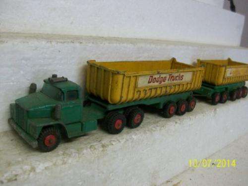 MATCHBOX BY LESNEY ; DODGE TRACTOR + FRUEHAUF TIPPERS -  LOT 785 B