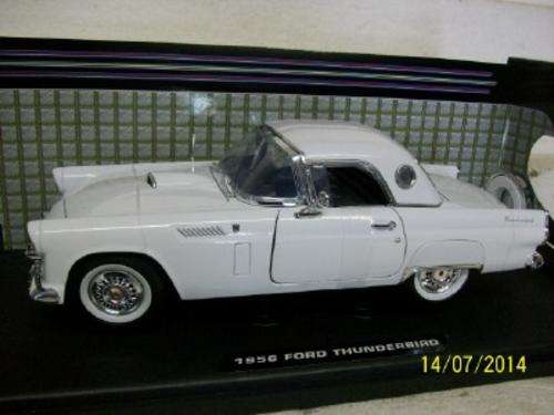 1/18 SCALE  AMERICAN CLASSICS 1956 FORD THUNDERBIRD -  LOT 813 B