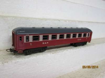 HO SCALE LIMA SAR ORANGE EXPRESS COACH -  LOT 946 B