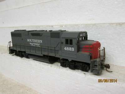 HO SCALE ATHEARN SOUTHERN PACIFIC DIESEL LOCO -  LOT 970 B