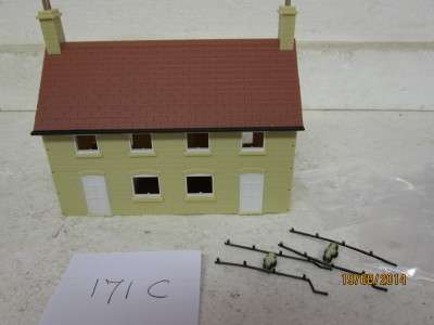 OO/HO SCALE BRITISH STATION BUILDING -  LOT 171 C
