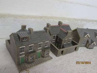 N SCALE : x 4 BUILDINGS - LOT 841C