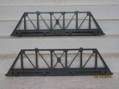 OO SCALE : TRI-ANG x2 BRIDGE SIDES -  LOT 135 D