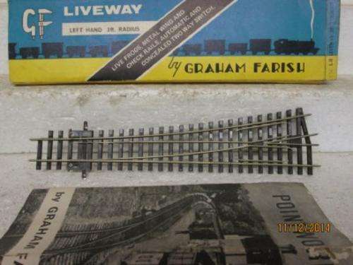 HO/OO SCALE : GRAHAM FARISH LEFT HAND POINT  -  LOT 151 D