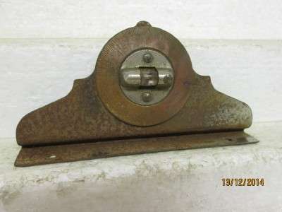 UNIVERSAL ALL ANGLE LEVEL  -  LOT 250 D