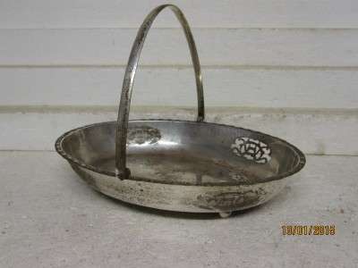 SILVER CAKE SERVER (MADE IN ENGLAND) -  LOT 407 D