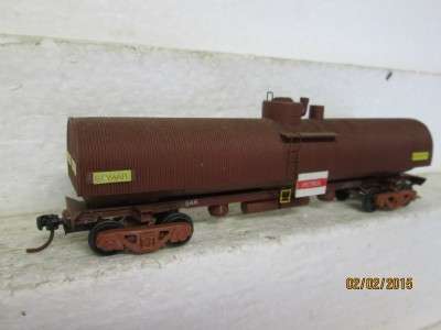 HO SCALE : SAR XP7 CORRUGATED PETROL TANKER - LOT 665 D