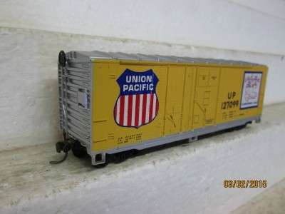 HO SCALE : ATHEARN U P BOXCAR - LOT 767 D