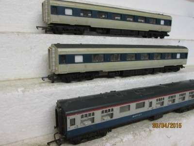 OO SCALE : TRI-ANG x3 BR COACHES -  LOT 93 E