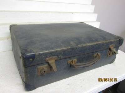 OLD GLOBETROTTER ANTIQUE SUITCASE (MADE IN ENGLAND) - LOT 391E