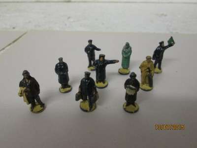 HO/OO SCALE : METAL PEOPLE x 9  - LOT 570E