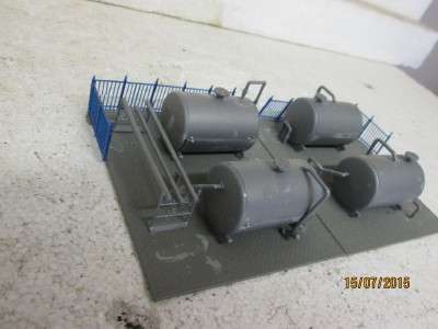 HO SCALE : x2 SETS OF DIESEL TANKS -  LOT 605E
