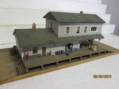 HO SCALE : LARGE LOADING SHED - LOT 961E