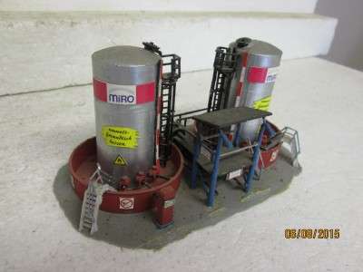 HO SCALE : DIESEL RESERVOIR TWIN TANKS - LOT 968E