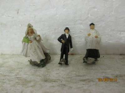 HO SCALE : WEDDING COUPLE - LOT 972E