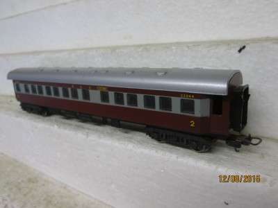 HO SCALE : LIMA SAR TRANS-KAROO SECOND CLASS COACH - LOT 214F