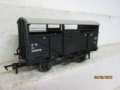 OO SCALE : BACHMANN 8T GWR CATTLE WAGON - LOT 598F