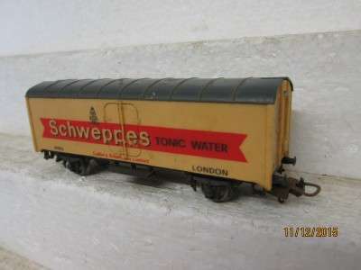 HO SCALE : LIMA SCHWEPPES BOX CAR- LOT 726G