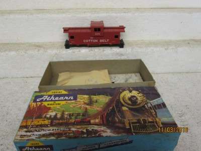HO SCALE : ATHEARN COTTON BELT CABOOSE - LOT 520H