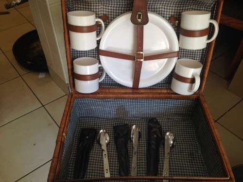 Beautiful Vintage Wicker Picnic Basket