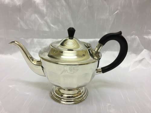 Stunning Silver Plated Teapot with Bakerlite Handles