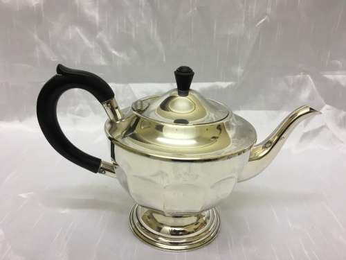 Stunning Silver Plated Teapot with Bakerlite Handles