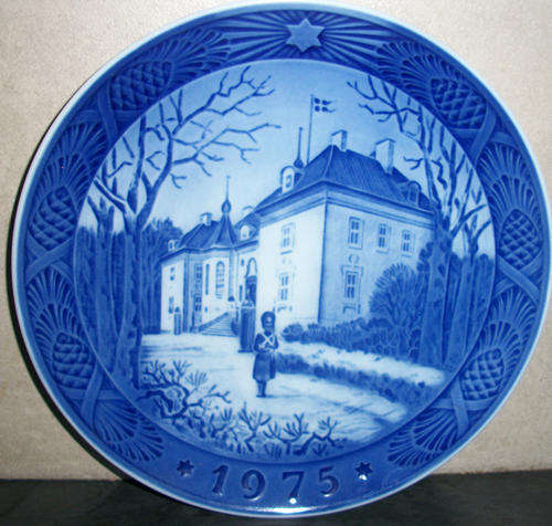 ROYAL COPENHAGEN CHRISTMAS PLATE 1975