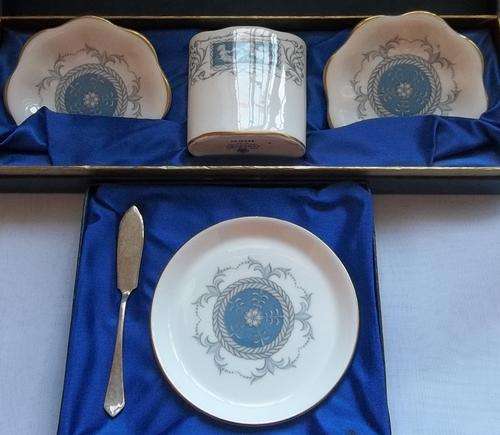 COALPORT "REVELRY" SMALL BUTTER PLATE, BUTTER KNIFE,  2 SMALL DISHES AND A TOOTHPICHOLDER