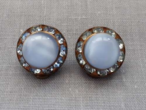 5 PAIRS OF VINTAGE CLIP ON EARRINGS