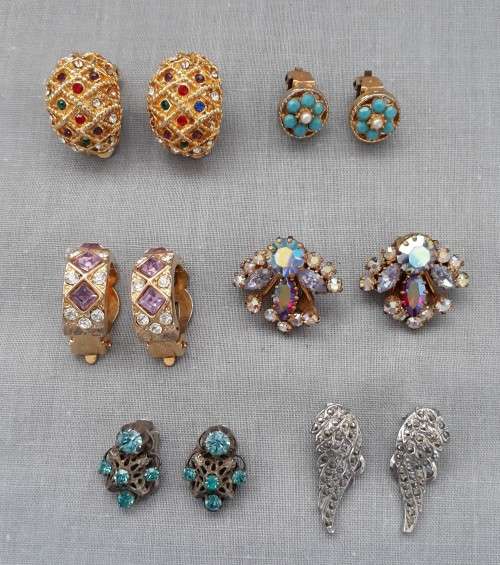 6 PAIRS OF LOVELY VINTAGE AND FASHION CLIP ON EARRINGS