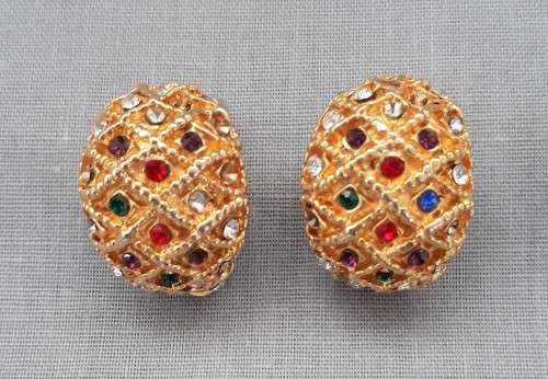6 PAIRS OF LOVELY VINTAGE AND FASHION CLIP ON EARRINGS