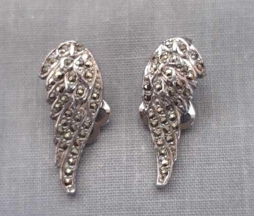 6 PAIRS OF LOVELY VINTAGE AND FASHION CLIP ON EARRINGS