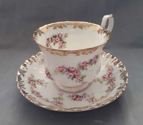 A ROYAL ALBERT DIMITY ROSE TEA TRIO
