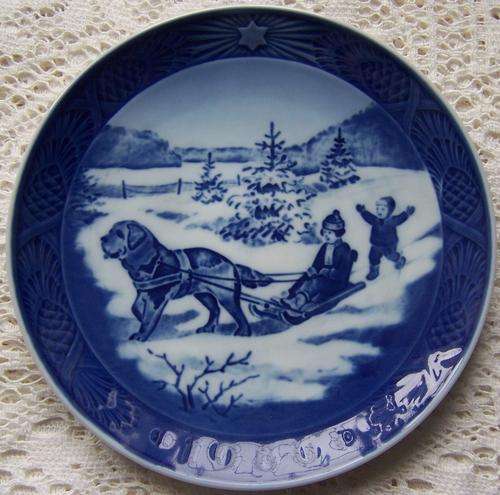 ROYAL COPENHAGEN CHRISTMAS PLATE 1986.