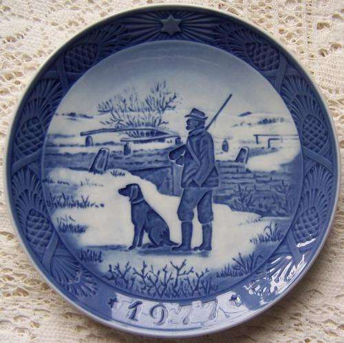 ROYAL COPENHAGEN CHRISTMAS PLATE 1977.