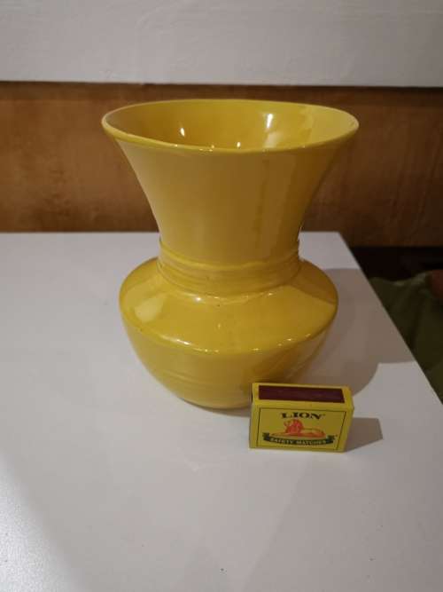 Lucia 5003 Yellow Vase Stunning Vintage for collector!!!