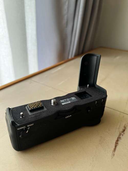 Fujifilm X-T3 Battery Grip + Extra Batteries